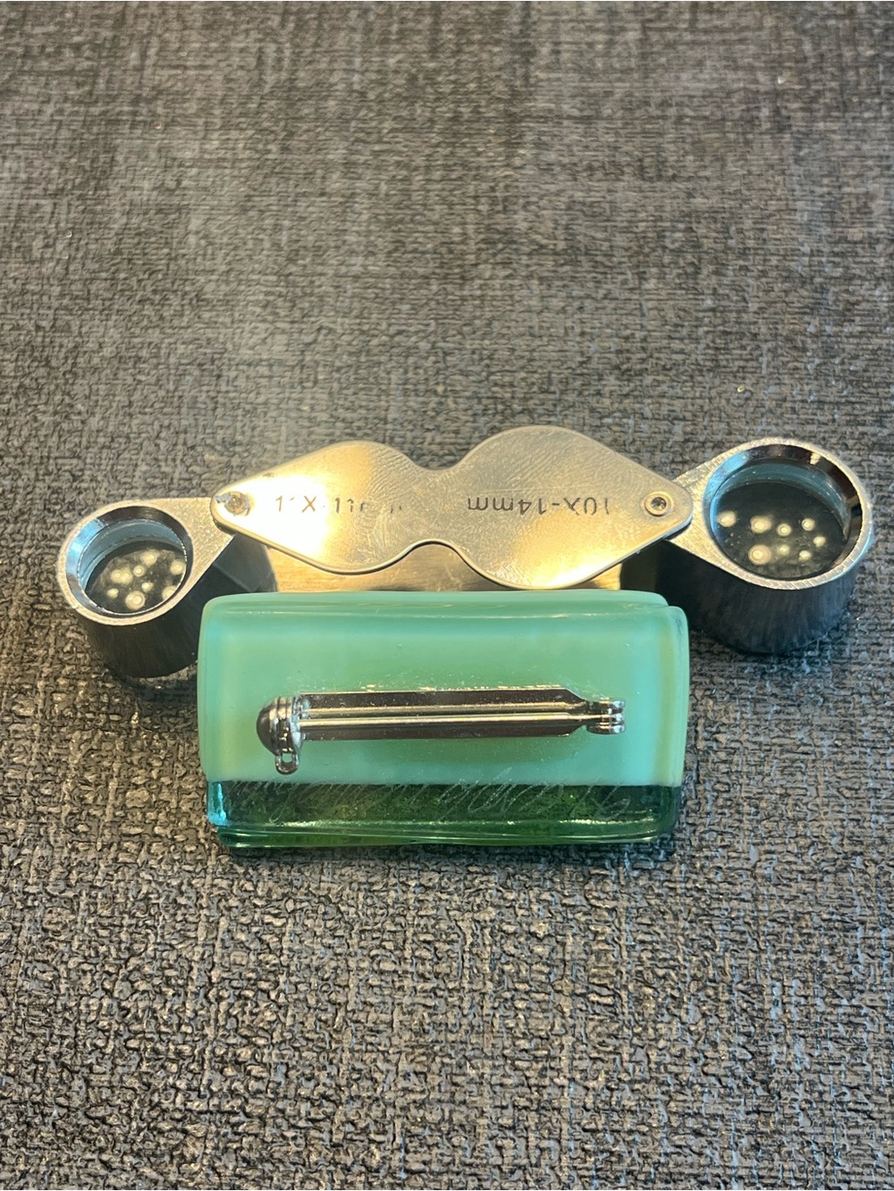 Vintage rectangular fused glass brooch - Picture 2 of 2